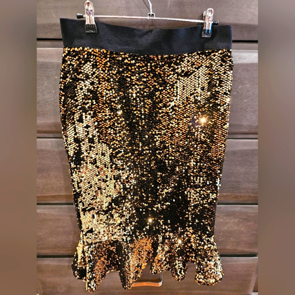 Thalia Sodi Zipper Back Gold and Black Sequin Pencil Skirt